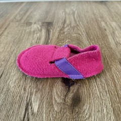 CROCS Kid’s Size 7 Classic Slippers Comfortable Slip-on Fuzzy Felt Girls Pink