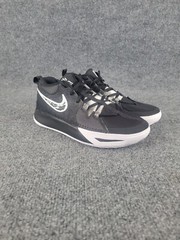 Nike Kyrie Flytrap 6 Boys Youth Size 7 Low Basketball Shoes Sneaker DQ8094-009