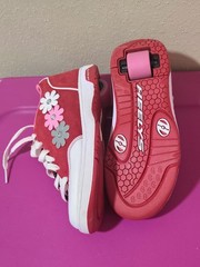 Heelys Roller Skate Shoes Big Kid Sz 4 /5 Pink Low Top Lace Up Pop-Out Wheels