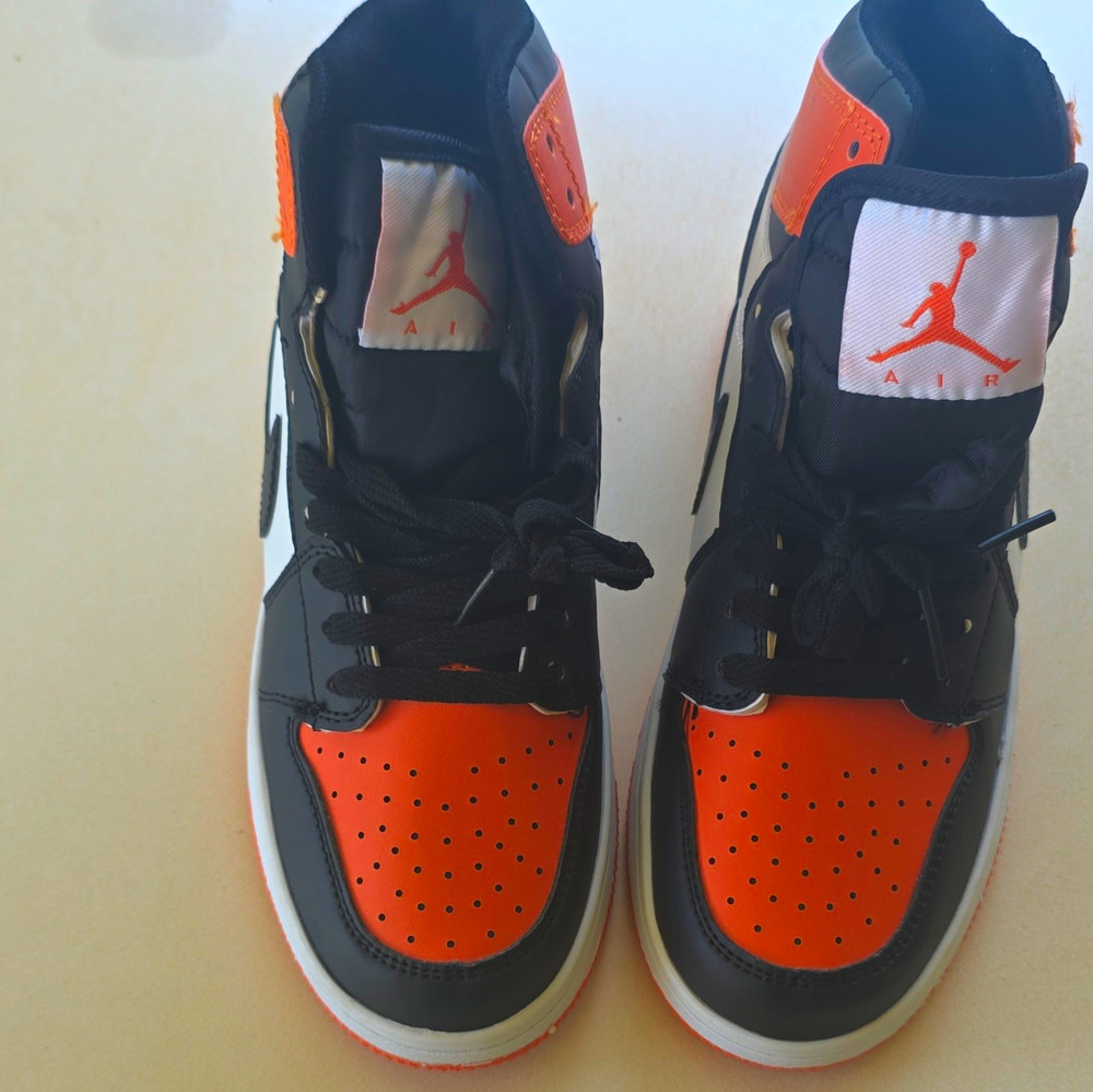 Jordan Unisex Kids Size 6 Black/Orange/White Air Jordan 1 Mid Lace-Up Sneakers