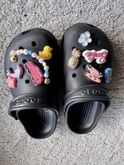 Crocs Classic Clog Black Unisex Kids US 6 Slip-On Rubber w/ Jibbitz Charms