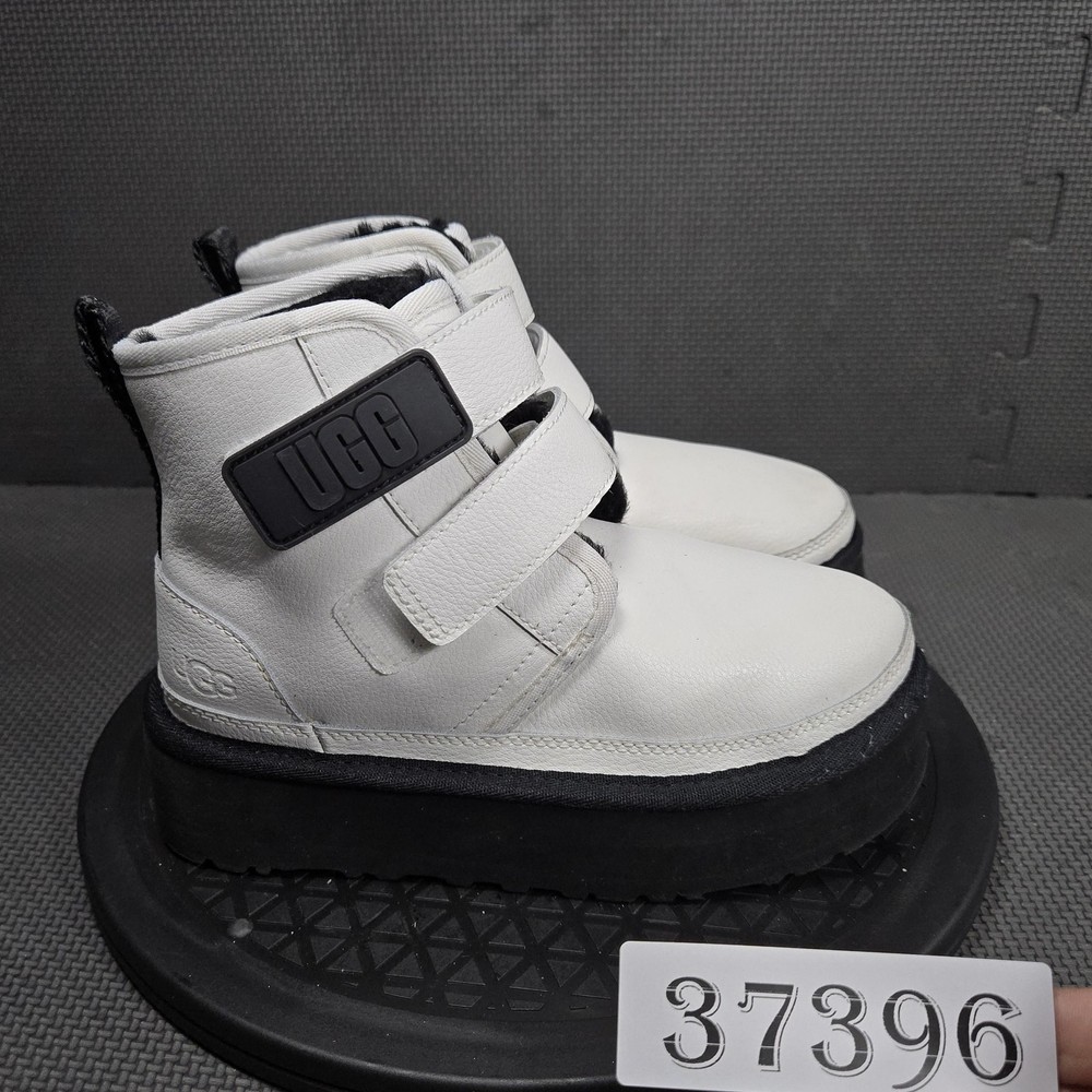 UGG Boots Kids Size 1 White Leather Hook & Loop Ankle Winter Lined 1148852K