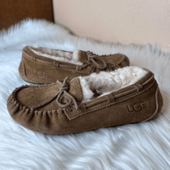 UGG Kids Dakota Slippers Size 2