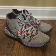 Nike Kyrie 5 ‚Graffiti‘ sneakers