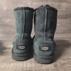 UGGS KIDS CLASSIC BOOTS SIZE 4 1017703K suede sherpa black **read**