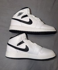 Jordan Air Jordan 1 Mid Sneaker – Reverse Panda Colorway – 5.5Y/M 7W