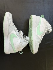 Nike Size 5 Excellent Condition. Teal/White