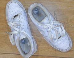 (GS) – Nike Air Force 1 LE Low Triple White- SIZE 7 MENS – SIZE 8.5 IN WMNS