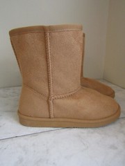 NIB FabKids Fuzzies Basic Fuzzy Sand Children’s Boots Shoes Size 1