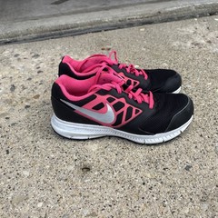 Nike Downshifter 6 Black & Pink Running Shoes Youth Size 3.5, EU 35.5