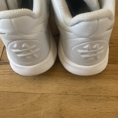 Nike Kyrie Flytrap 7Y Boys basketball shoes Wolf Grey / White / Metallic Silver