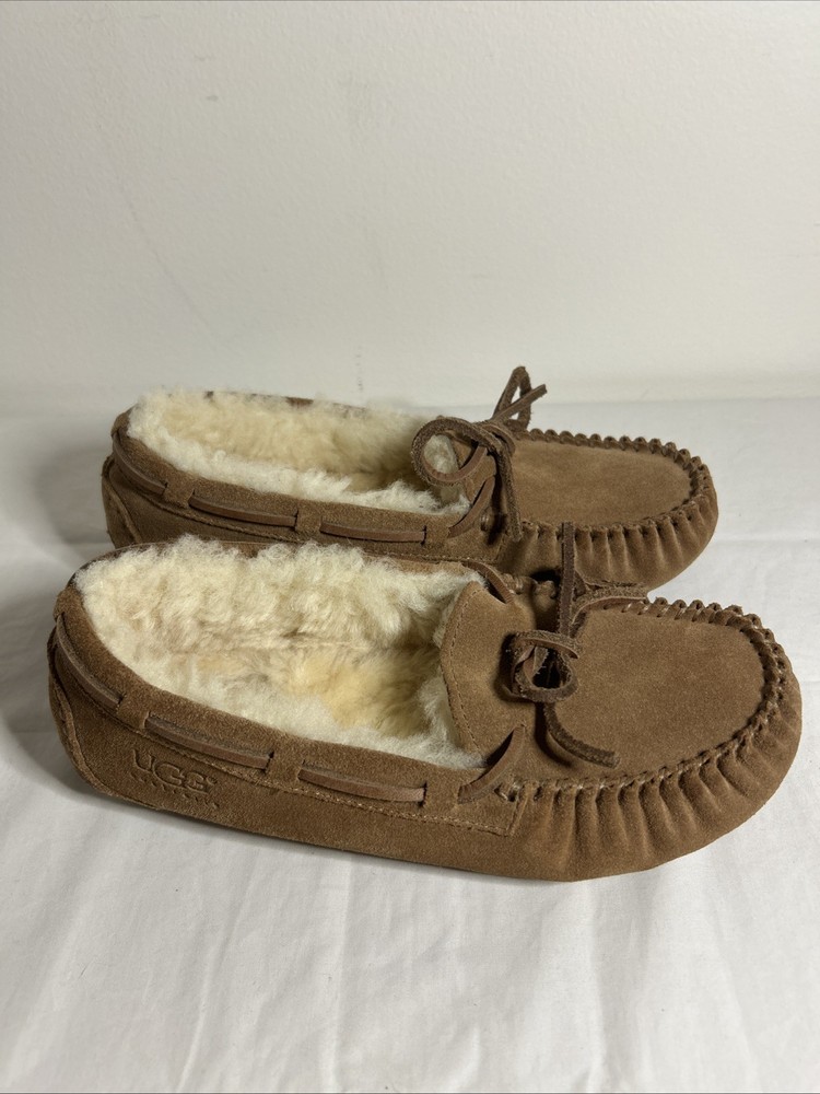 UGG Size 2 Chestnut Dakota Suede Moccasin Slippers Kids Sheepskin Lining 5296