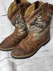 Itasca Leather Brown/ buckaroo camo Boots Unisex Kids (size 4)