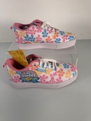 Nickelodeon Spongebob Square Pants Themed Healys Size 6 Youth Low Top Has Wheels