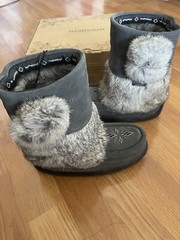 Manitobah Mukluks Waterproof Snowy Owlet Kids Unisex CHARCOAL GREY Size C13