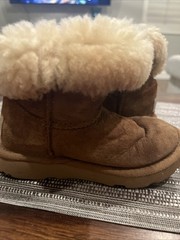 UGG Kids Bailey Button Short ChestnSuede Sheepskin Boots Youth Size 9,(1017400T)