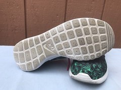 EUC NIKE ROSHE RUN US 2Y EUR 33.5 PALM TREE FLORAL 677784-602 GS PINK YOUTH