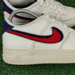 Nike Sneakers Kids 5Y White Air Force 1 Low LV8 Chenille Swoosh AO3620-101