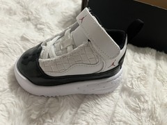 Jordan Max Aura 2 TD White/gym Red-black