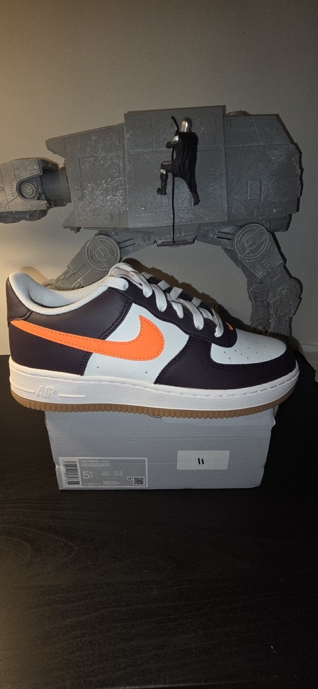 Nike Air Force 1 (GS) Unisex Kids Summit White/Total Orange/Black Sneaker 5.5Y