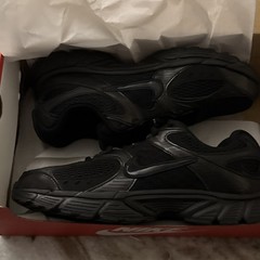 NIKE BIG Kids‘ V5 RNR Sneaker Size 5Y Brand New In Box