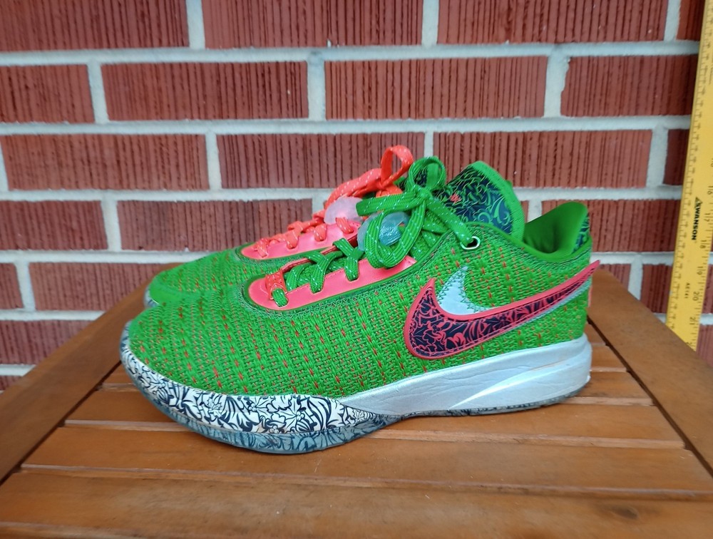 Nike Lebron XX 20 ‚Stocking Stuffer‘ Green Sneakers, Size 7Y DQ8649-300