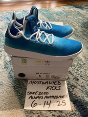 DS 2017 Adidas Pharrell Williams Tennis Hu Bright Blue & White Juniors Sz 5