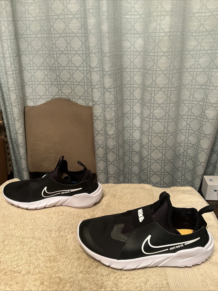 NEW Nike Flex Runner 2 Black Running Shoes DJ6038-002 Youth Size 7Y Women’s 8.5
