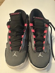 Jordan Air Jordan 14 Retro GS hyper pink size 4Y