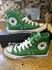 Converse Size 5 Youth/Women’s Size 7 Chuck Taylor All Star Hi Green