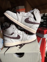 A MA MANIERE X JORDAN 1 RETRO HIGH OG SIZE DO7098-100 8C