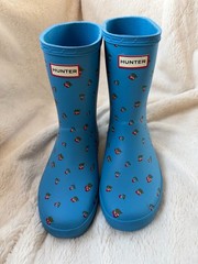 $75 Hunter Kids First Classic Rain Boot Blue & Cherry Print UK2/US3/EU34