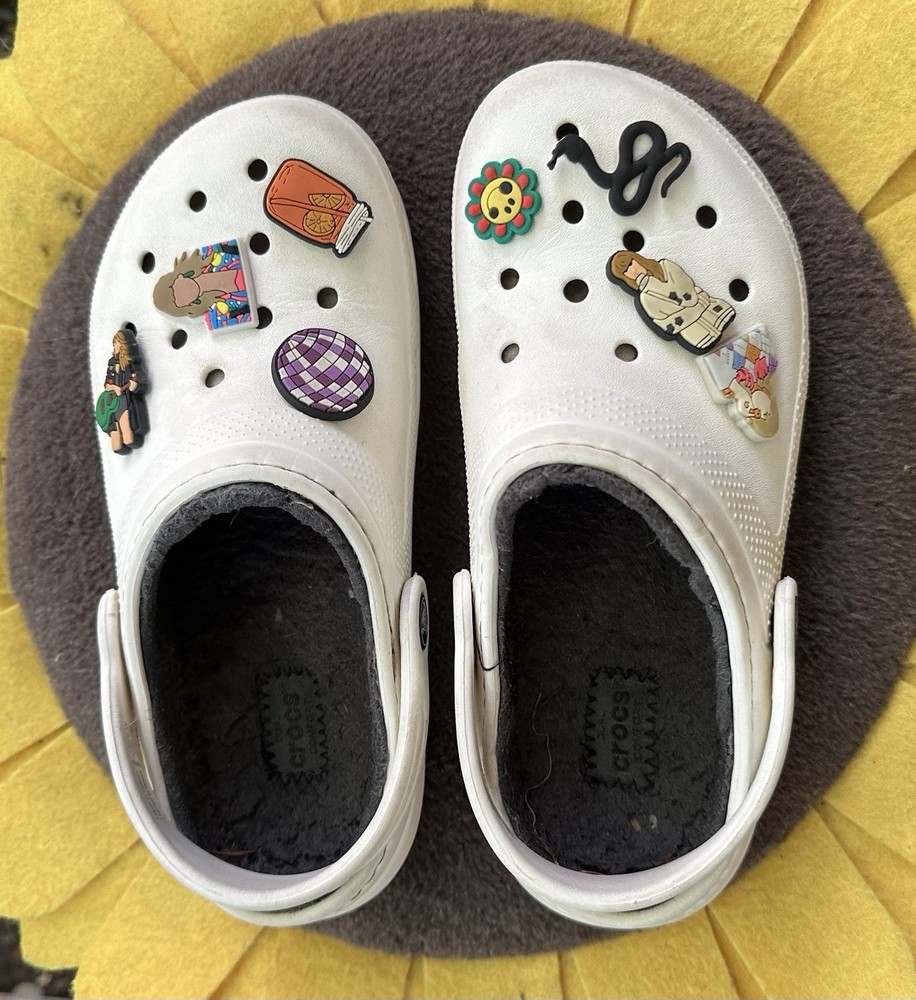 Crocs Classic Lined Clog White Unisex Kids J2 US 2 Slip-On w/ Charms