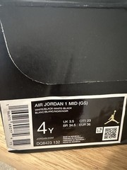 Jordan Air Jordan 1 Mid (GS) White/Black Leather Sneakers 4Y DQ8423-132