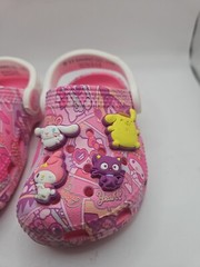 Crocs and Hello Kitty & Friends Kids Classic Clog with 8 Jibbitz Charms PINK C5