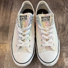Converse Chuck Taylor All Star Low Junior Size 6 Lace Up Iridescent Rainbow Star