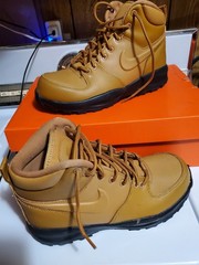 Nike Manoa Leather Boots Wheat/Black BQ5372-700 Boys Size 6y
