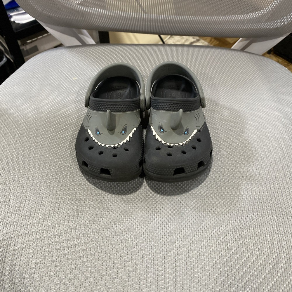 Crocs toddler kids C8 Fun Lab Shark Shoes With Fin