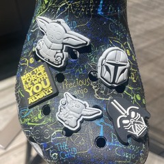 Crocs Clogs Star Wars Mandalorian Jibbitz Black Grogu Youth J4 Women’s 6 Men’s 4