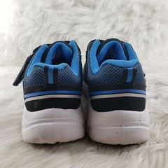 ATHLETIC WORKS Black Blue white Light Up Casual Shoes Youth Size US 2 EUR 33.5