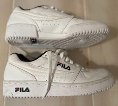 Fila white leather shoes size 5.5 youth kids boys girls unisex