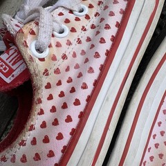 Converse Chuck Taylor All Star Juniors White Red Heart Low Shoes Size 2 *read*