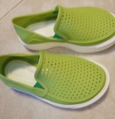 Iconic Crocs Comfort Citalane Kids Size C9 LIME GREEN Rubber Perforated Holes