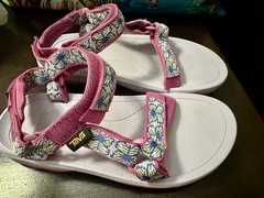 Teva Unisex Kids Strappy Sandal Hook & Loop Geometric Pink Blue Sz 2 EU 33/34