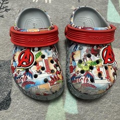 Marvel Avengers Crocs Kids Size 9T Red Gray Comic Print Clogs