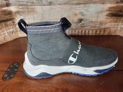 Champion Junior Rally PRO Graphite (Gray) Size 7Y CM100019Y pre-owned Great cond