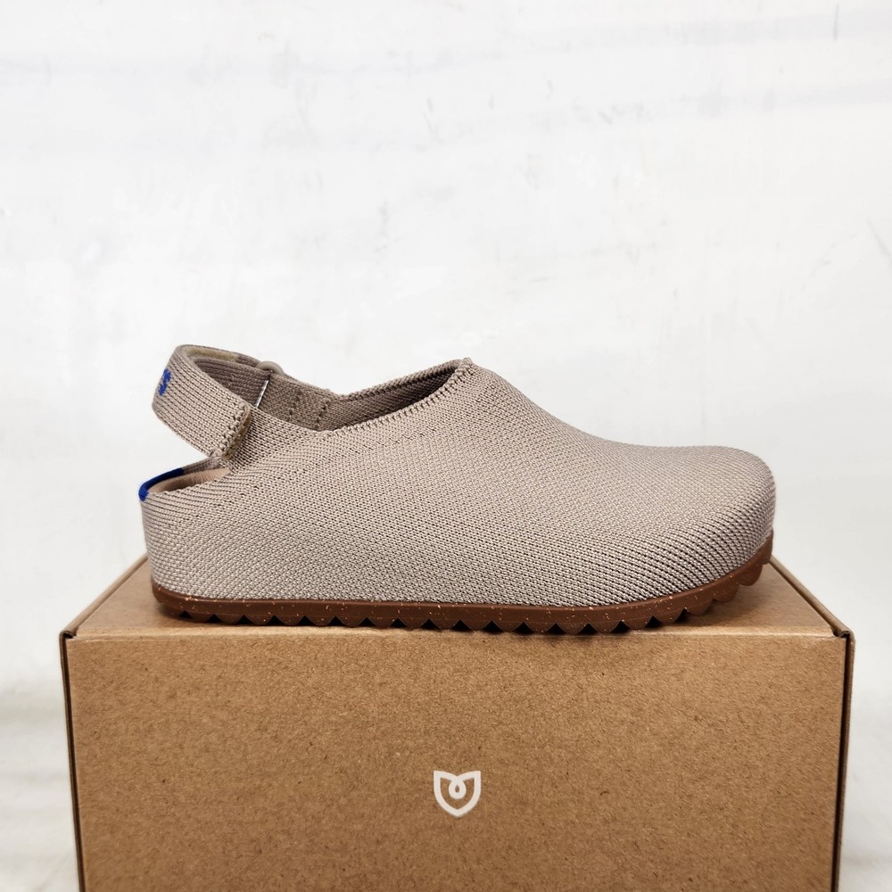 1 BIG KIDS – Rothys The Kids Clog – Dove – Machine Washable