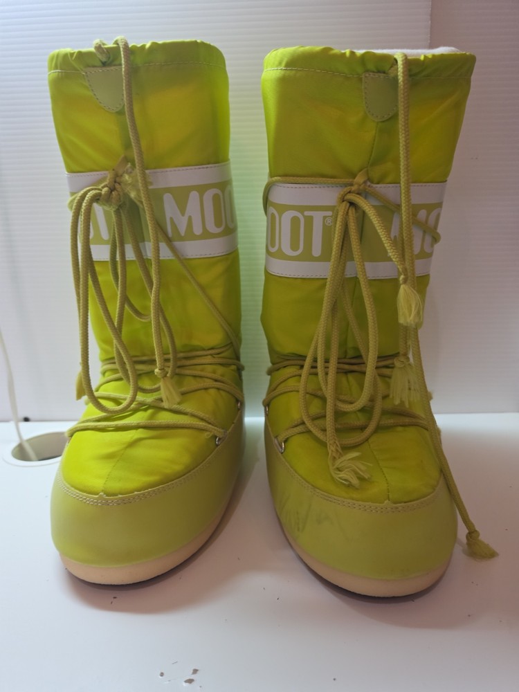 Moon Boot Green Unisex Snow Boot Water Resistant Mid-Calf Nylon (sz 7-8.5)