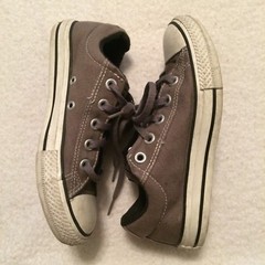 Junior Converse LOW Gray Canvas Athletic Shoes Size 2 / 33.5 Minimal wear