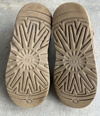 UGG Classic Mini Platform Boots Girls Youth Size 3 Chestnut